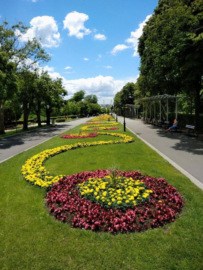Luxury Versailles Apartments Center Opera Burgas Luaran gambar